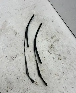Audi Q3 F3 Front wiper blade arm 83B955407A 83B955408A
