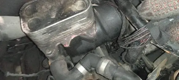 Volkswagen PASSAT B7 Oil filter cover 
