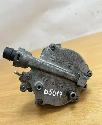 BMW X5 E70 Vacuum pump 68739010 D5017