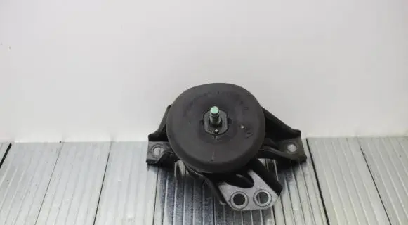 KIA Sportage Engine mount bracket 21815D9100
