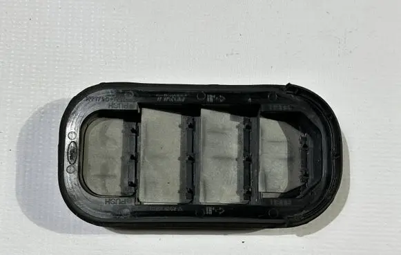 Ford Flex Quarter panel pressure vent 6L2A-78280B62-A