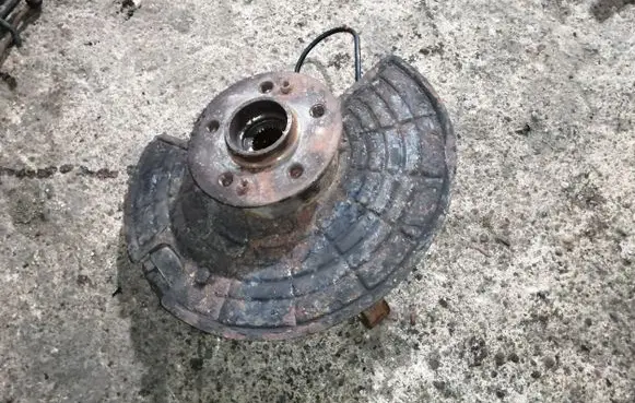 Mercedes-Benz ML W163 Front wheel hub