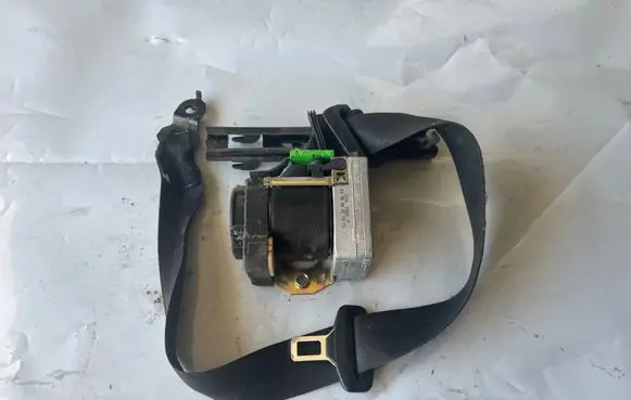 Mercedes-Benz C W203 Front seatbelt 33005929F