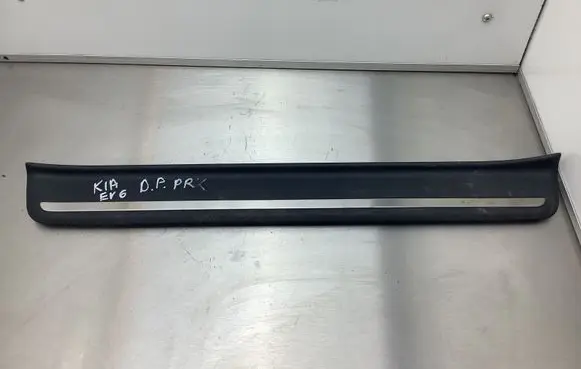 KIA EV6 Front sill trim cover 85883CV500