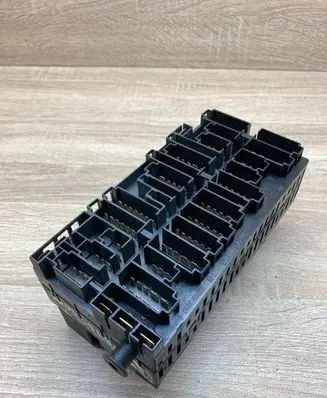 Volkswagen Transporter - Caravelle T4 Fuse module 357937039 USED