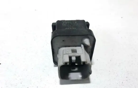 Toyota Avensis T250 Glow plug pre-heat relay 2861067010 1567000671
