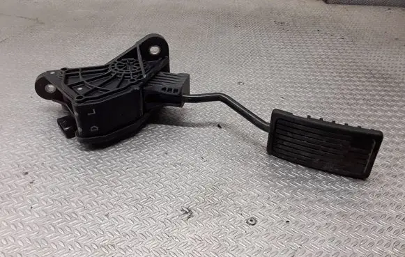 Honda CR-V Accelerator throttle pedal