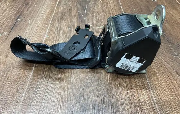Mercedes-Benz E W213 Middle seatbelt (rear) A2138601385 628420200A