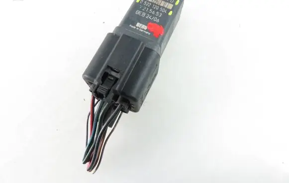 Volkswagen Golf V Glow plug pre-heat relay 0522120504 038907281D