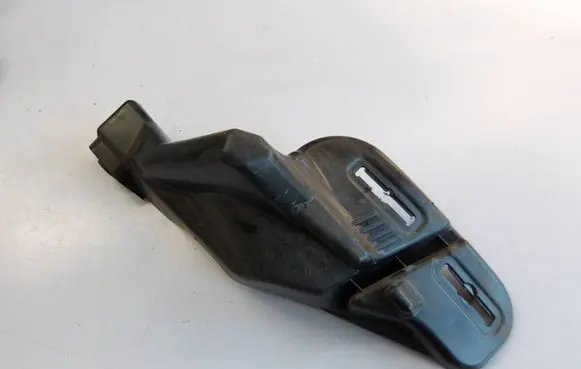 Opel Mokka B Fender mounting bracket 9825559980