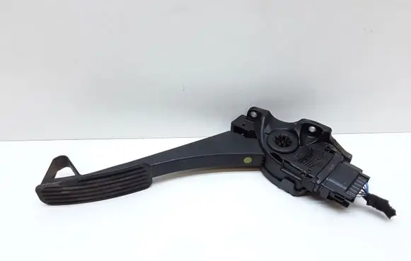 Volvo V70 Accelerator throttle pedal 30715173