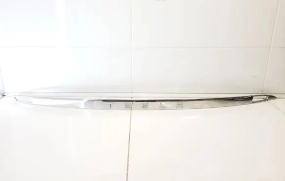 Tesla Model S Tailgate trim 102577600A