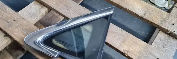 Chrysler Pacifica Front triangle window/glass 68227745AE