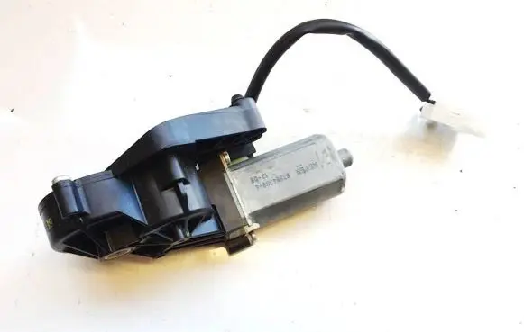 Mercedes-Benz C W204 Seat adjustment motor 0390203369 82584369-4