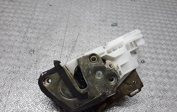Mitsubishi Pajero Front door lock
