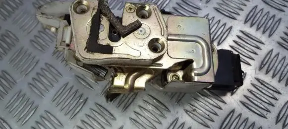 Mazda 323 F Rear door lock