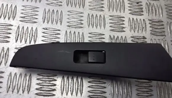Mazda 3 I Quarter vent window switch 03123110