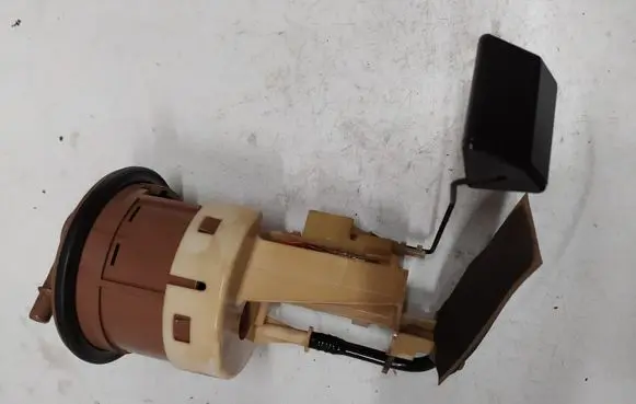 Toyota Yaris Fuel level sensor 
