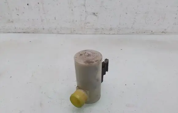 Subaru Legacy Windscreen/windshield washer pump