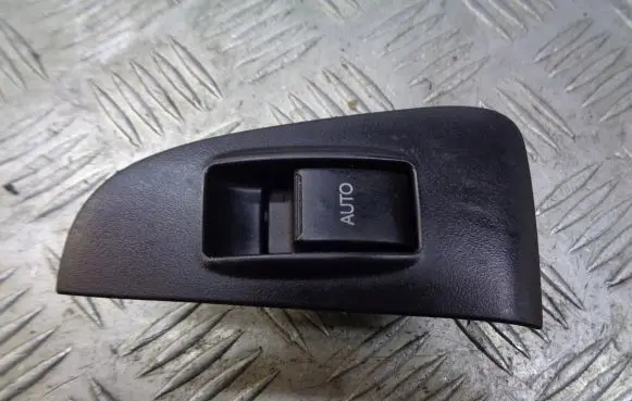 Toyota Avensis T250 Quarter vent window switch 