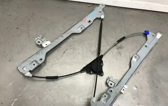 Nissan X-Trail T31 Front window lifting mechanism without motor