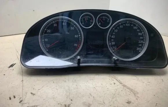 Volkswagen PASSAT B5.5 Speedometer (instrument cluster) 88311245