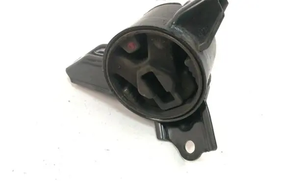 Honda CR-V Engine mount bracket