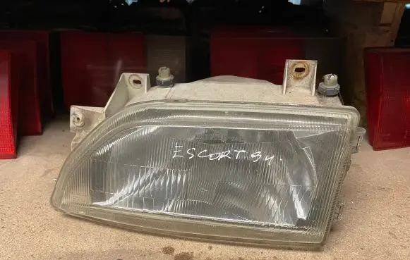 Ford Escort Headlight/headlamp 93AG13006C2C