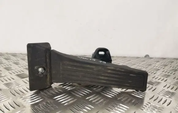Hyundai Santa Fe Accelerator throttle pedal 1173A3BD4100