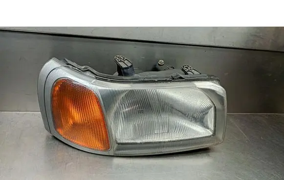 Land Rover Freelander Front reflector AMR4001