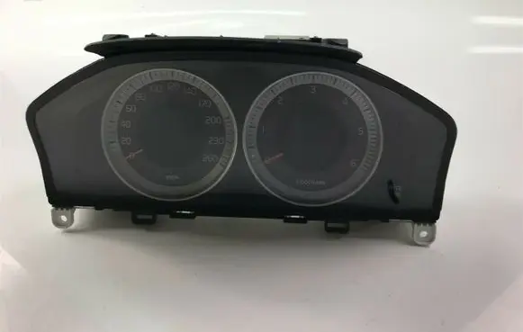 Volvo V70 Speedometer (instrument cluster) 31327582AA P2477
