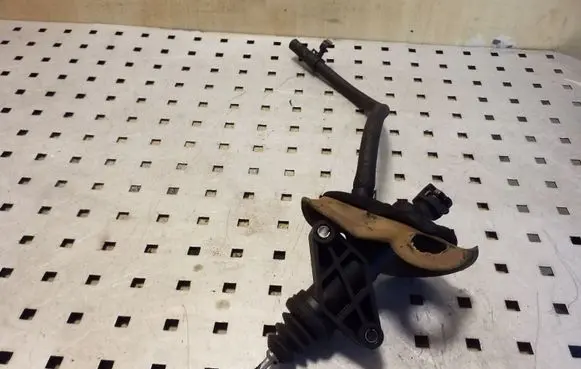 Clutch slave cylinder