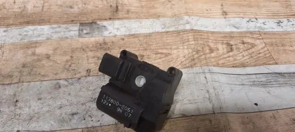 Toyota Corolla Verso AR10 Air flap motor/actuator 1138002051 9H07 PPGF10M25