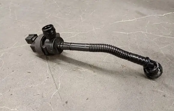 BMW 3 E90 E91 Valve vacuum 7512581