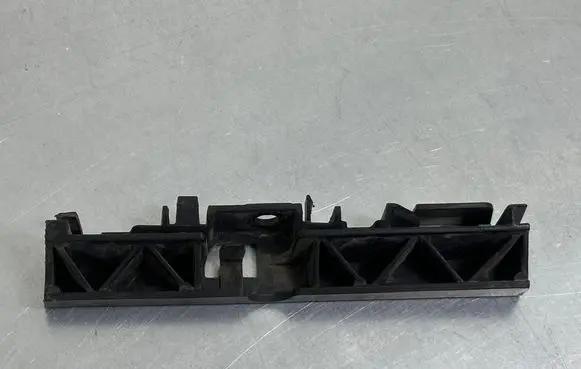 Audi A6 S6 C7 4G Front bumper mounting bracket 4G0853921B