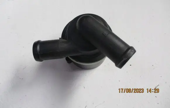 Volkswagen Amarok Water pump 03L965561A