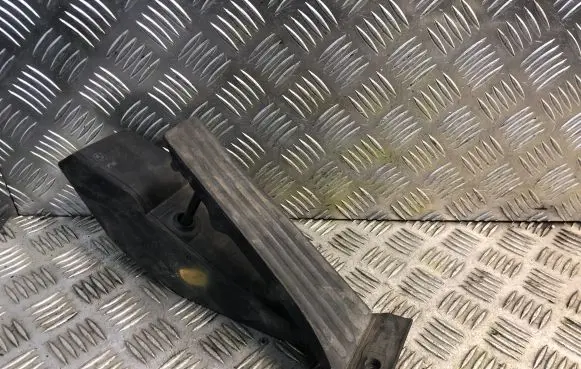 BMW 1 E81 E87 Accelerator throttle pedal 6772646