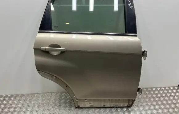 Chevrolet Captiva Rear door