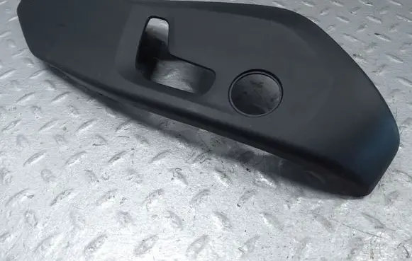 Volvo XC90 Front door seat control surround trim 39831636 39831637
