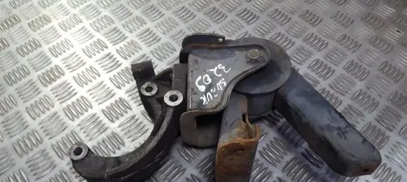 Suzuki Swift I Engine mount bracket
