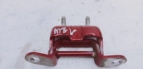 Nissan Qashqai+2 Rear door upper hinge
