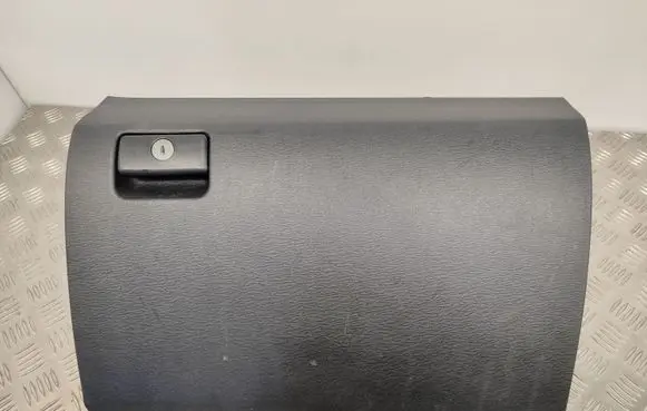 Toyota Avensis T270 Glove box 5555005090