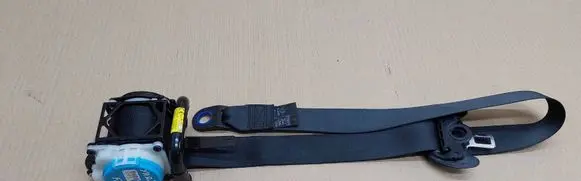 Toyota Yaris Front seatbelt 308179599483