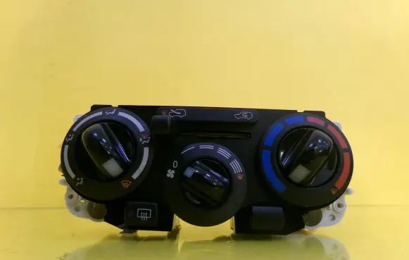 Nissan Micra Interior fan control switch N104791R7 080630