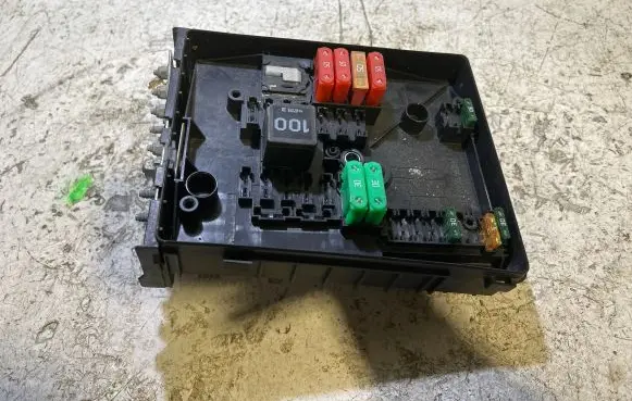 Volkswagen Touran I Fuse module 1K0937125A 1197