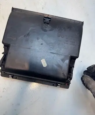 Glove box