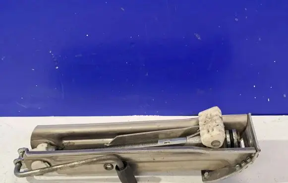Mercedes-Benz E C207 W207 Lift Jack A2115830415