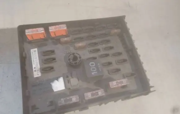 Volkswagen PASSAT B6 Fuse module 3C0937125