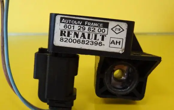 Renault Megane II Airbag deployment crash/impact sensor 8200682396AH