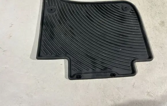 Volkswagen Touareg II Rear floor mat 7P1061550041